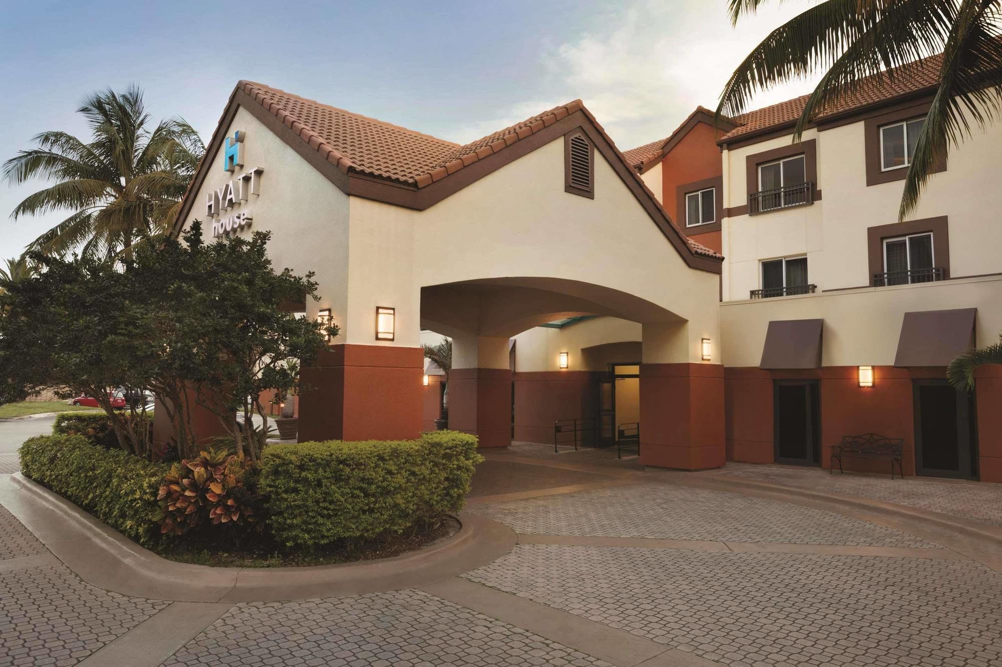 Hyatt House Miami Airport Hotel 3*