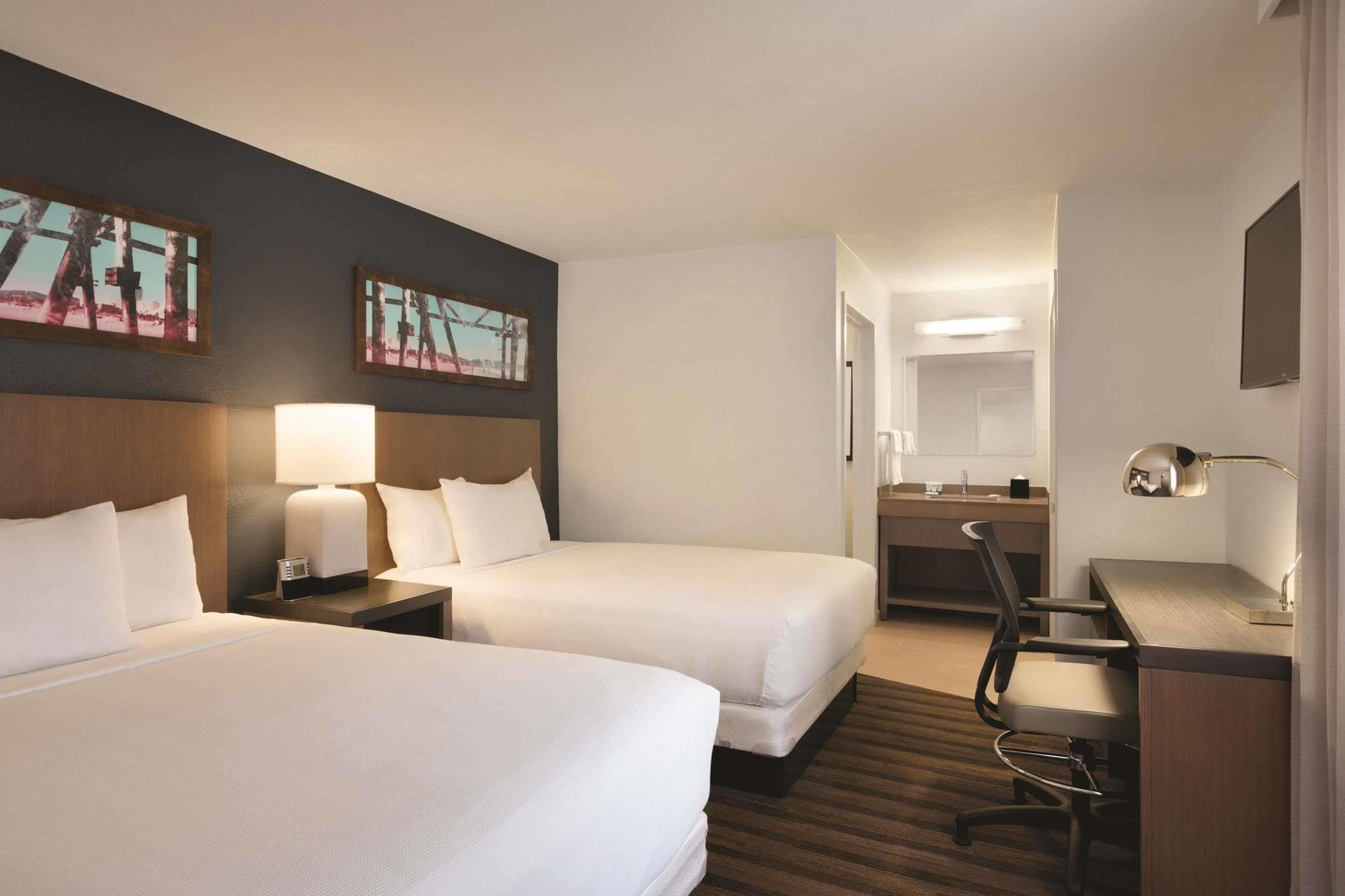 Hyatt House Miami Airport 3*